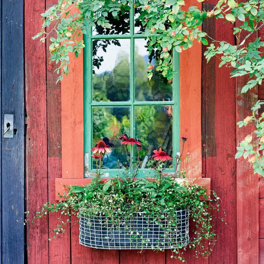 Balcony+basket+on+Facade.jpg
