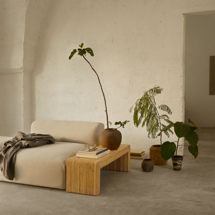 EVER_vivatable-low_module_jarvase-l-smoke_jarvase-s-smoke_jarpot-l-sand_lin160x260-walnut.jpg