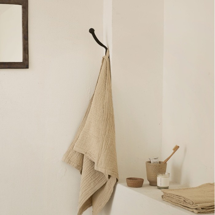EVER_towelfeel90-sand_claysalt-petal_claycup-sand_scent-s-whitetea_wall-hook.jpg