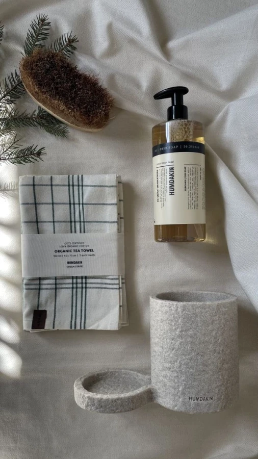 Humdakin_SKU628_ChristmasTeaTowels_Green_A_SKU530_DishwashingHolderSmall_Sandstone_DishSoap_1.jpg
