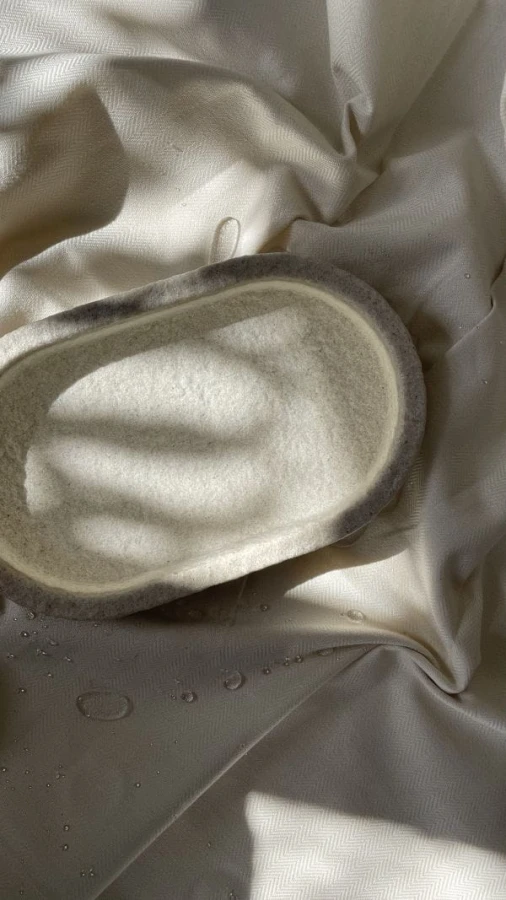 Humdakin_SKU676_OvalTraySandstone_SKU695_ClayBathCreamers_D.jpg