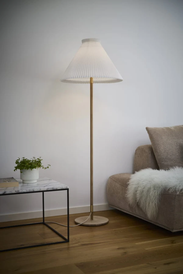 Model 328_floor_light_oak_A4.jpg