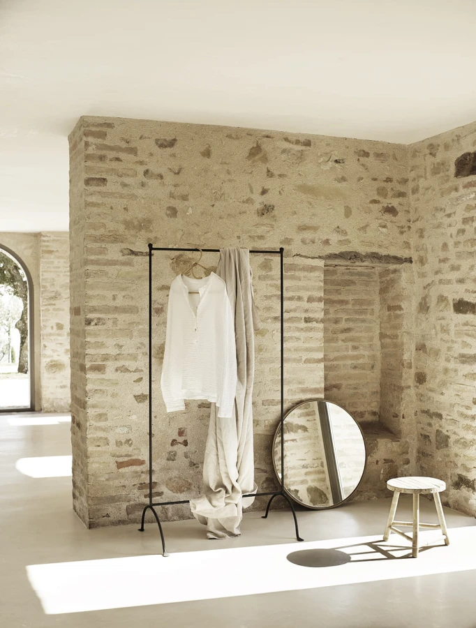 RAIL80-BLACK, GAUZESHIRT-WHITE, METMIRRORO70-HONEY, BAMSTOOLH35, LIN160X260-SAND, PALMAHANGER.jpg