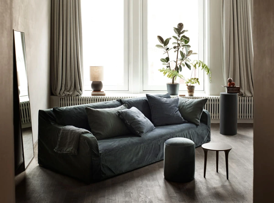 SOFASOFT-L_DAYPUF35_FEELTABLEO35-PH_METSTAND_METSTANDO30X70-PH_LAMPCLAY-S-SMOKE-kopi.jpg