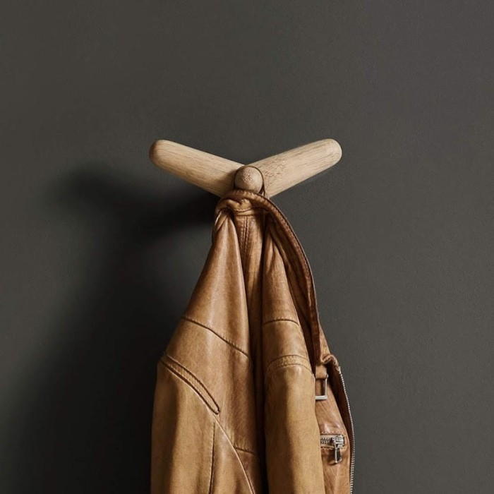 WOUD_Tail_Wing_hook_2.jpg