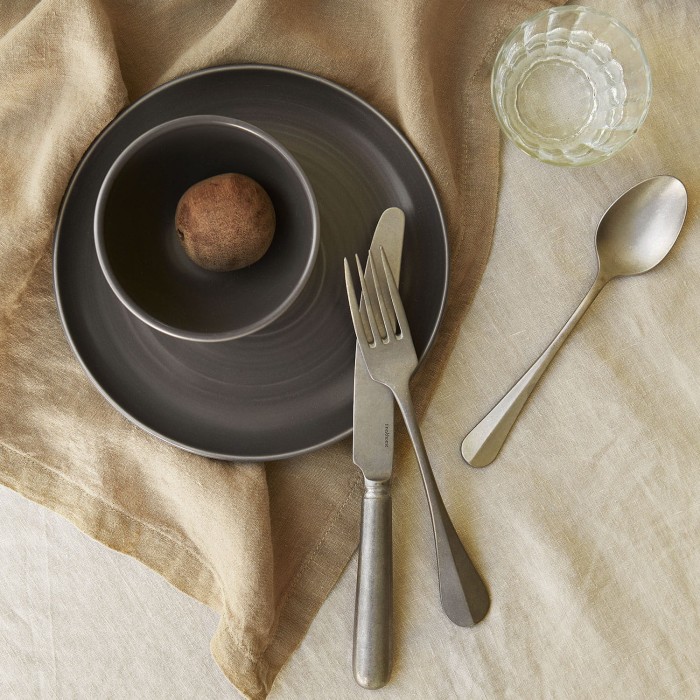 EVER_GLWATER_DELIBOWLO10-GREY_DELIPLATEO20-GREY_CUTSPOON-S-MAT_CUTFORK-MAT_CUTKNIFE-MAT_LINNAPKIN-SAND_LIN160X260-SAND.jpg