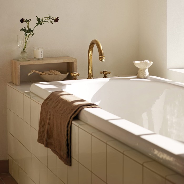 HOMEAW2024_0025_TRAVERTIN-SHELF40X15.jpg