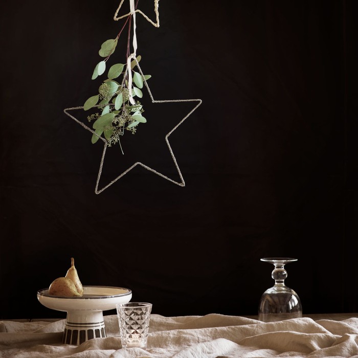 bast-star-L_glred_facet-clear_cecake-black_lin160x260-sand.jpg