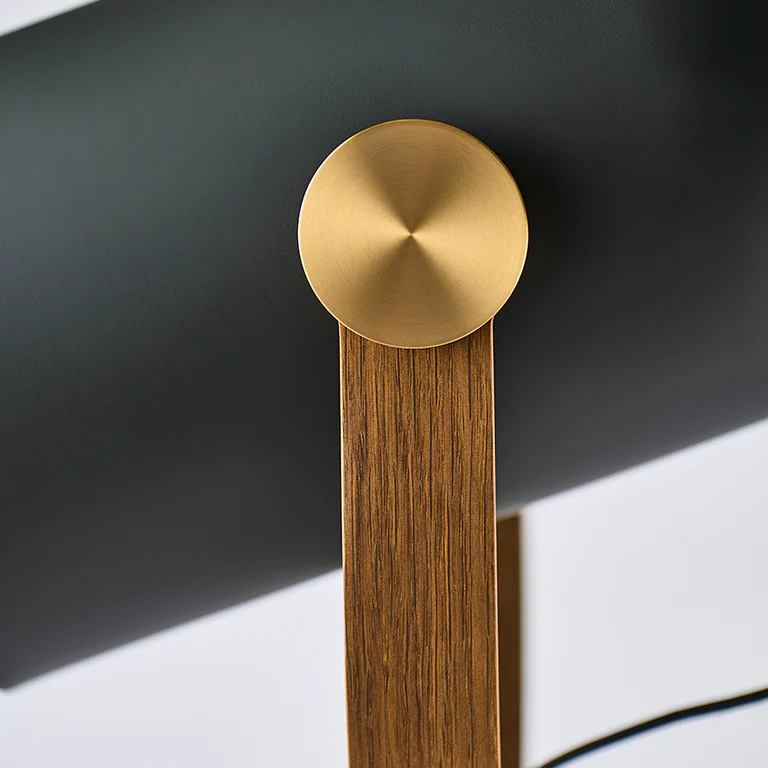 leklint362_carronade_ii_floorlamp_black_smokedoak_brass_details.webp