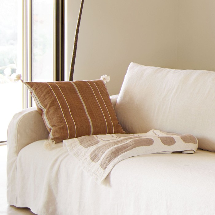 SOFT_TASS50-CARAMEL_MAZETHROW-HAZEL.jpg