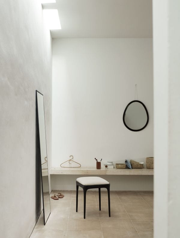 SLOW-EGGMIRRORMIRRORTABURET.jpg