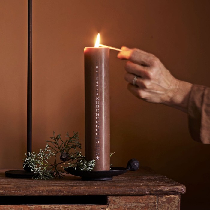 tinekhome_wintergallery_BALLCANDLESTICK-55_BALLTRAY_CANDLE-XMAS-HAZEL.jpg