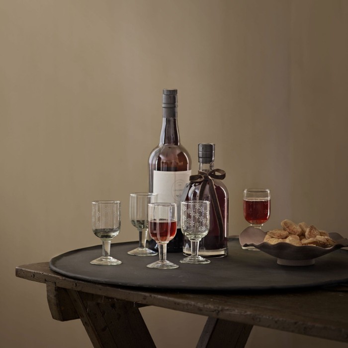 tinekhome_wintergallery_EARTHTRAY-CARAMEL_GLPORT-CARO_GLPORT-LINE_TRAYHANG-PHANTOM.jpg