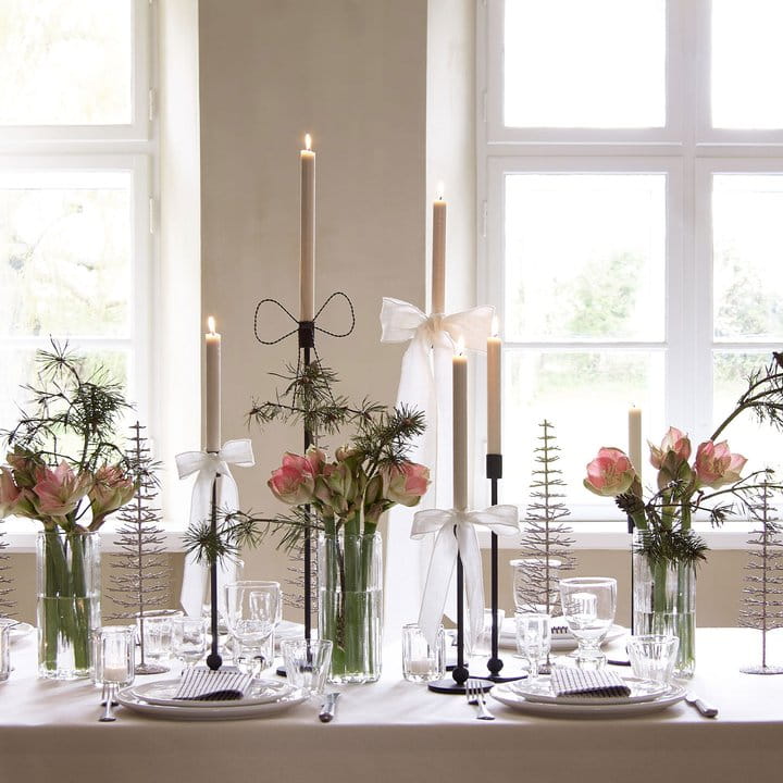 ballcandlestick-55_ballcandlestick-35twistbow_ribbon-lin8-creame_ribbon-lin4-creame_dustpinetree-l_mata-vase-l.jpg__720x720_q85_crop_subsampling-2_upscale.jpg