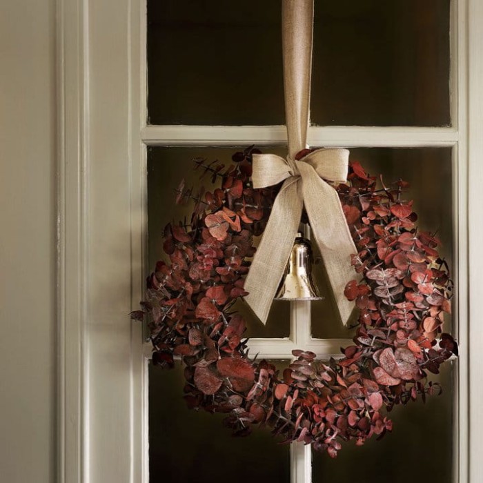 tinekhome_wintergallery_wreath-eucalyptus_bell-s-caramel_ribbon-lin4-nature.jpg__720x720_q85_crop_subsampling-2_upscale.jpg