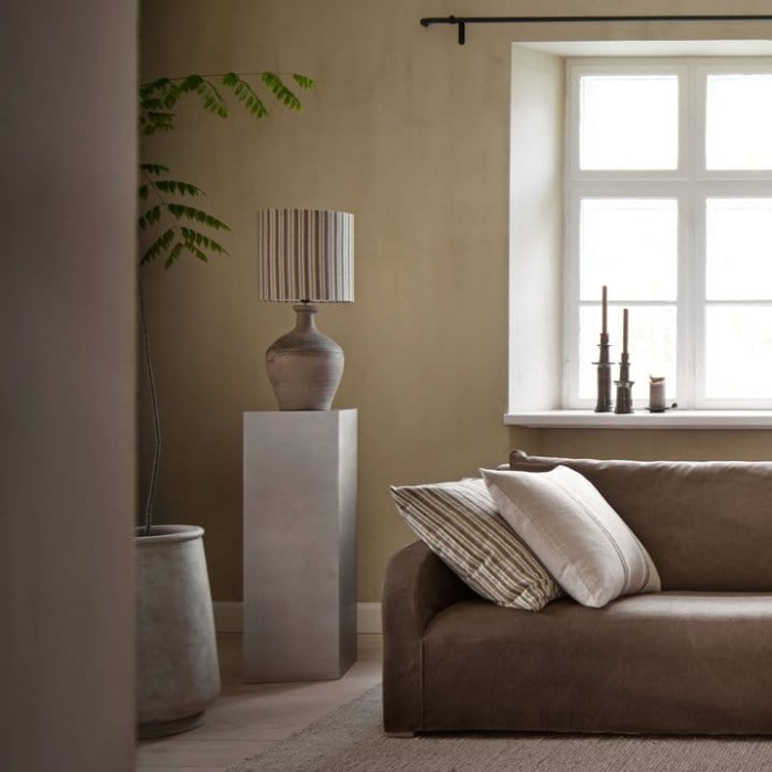 aw25_pot-antik-lamp_marushade-m-caramel_metstandsquare-raw.jpg__720x720_q85_crop_subsampling-2_upscale.jpg