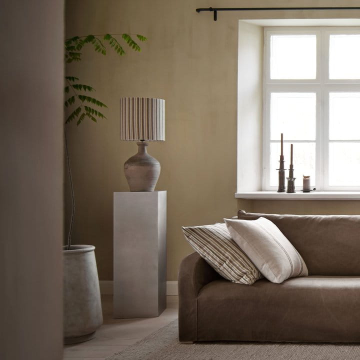 aw25_pot-antik-lamp_marushade-m-caramel_metstandsquare-raw.jpg__720x720_q85_crop_subsampling-2_upscale.jpg