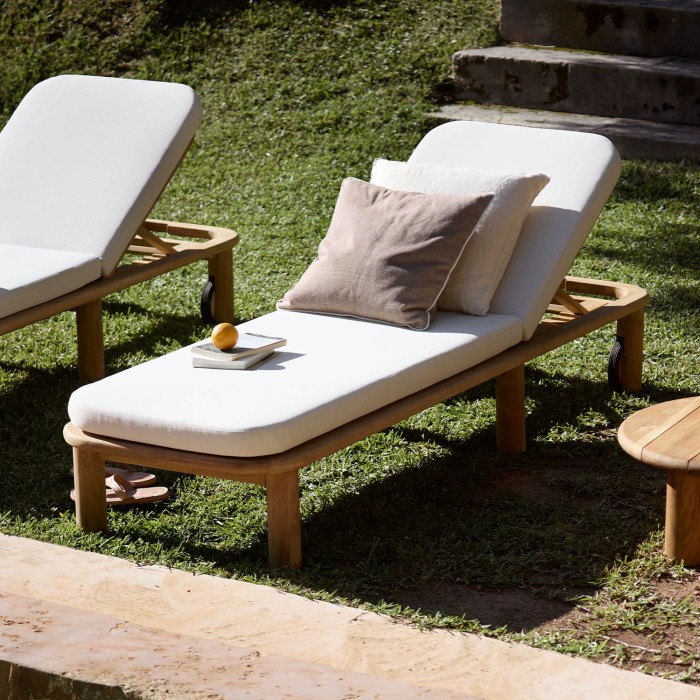 SEEN_teaksunbed_everlin55-caramel_lida55-bone.jpg