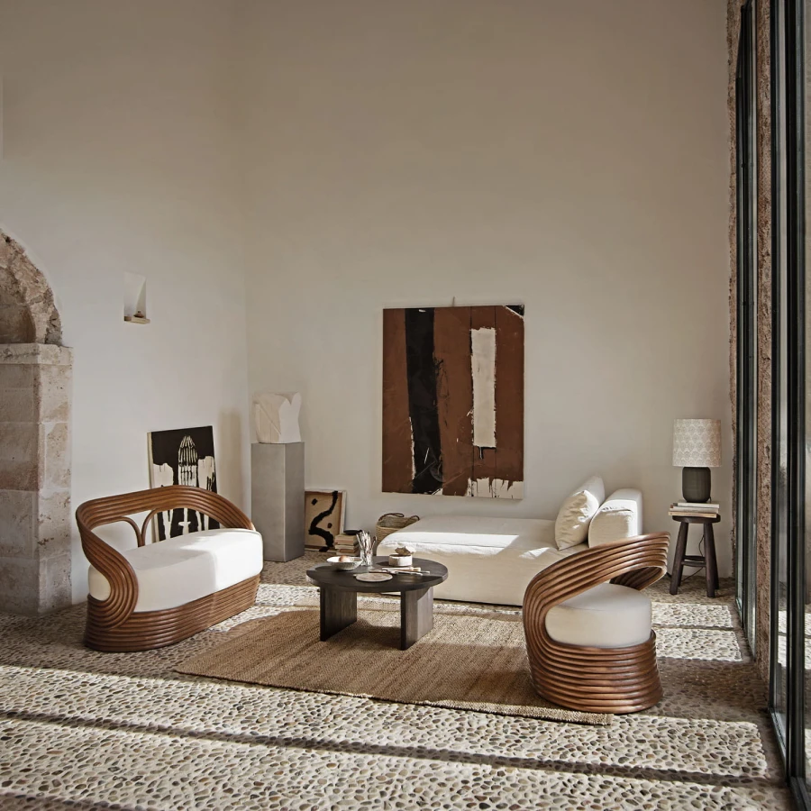 SEEN_manosofa-caramel_manochair-caramel_KAYUCOFFEEO75_jute140x200_metstandsquare-raw.jpg