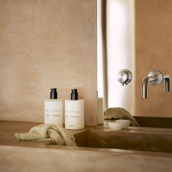 tinekhome_vivass_52_slowbowl-white_towelfringe30-sand_handsoap-vanilla_handlotion-vanilla.jpg__720x720_q85_crop_subsampling-2_upscale.jpg