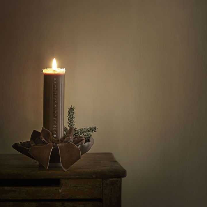 winter26_candle-xmas-hazel_earthtray-car_velbow-s-wine.jpg__720x720_q95_crop_subsampling-2_upscale.jpg