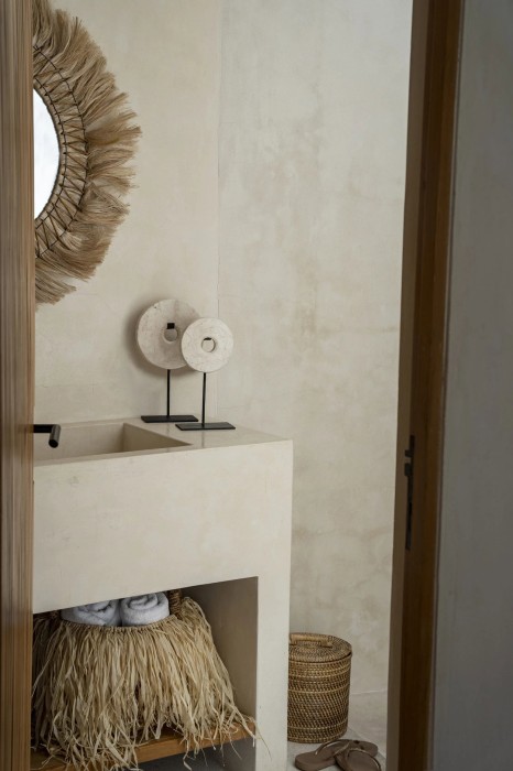 1-the-marble-disc-on-stand-white-m.jpg
