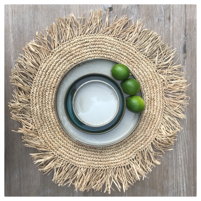 3-the-fringe-raffia-placemat-round-natural.jpg