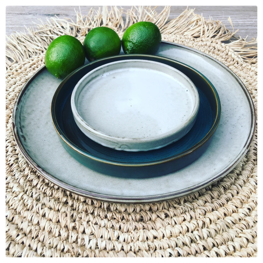 4-the-fringe-raffia-placemat-round-natural.jpg