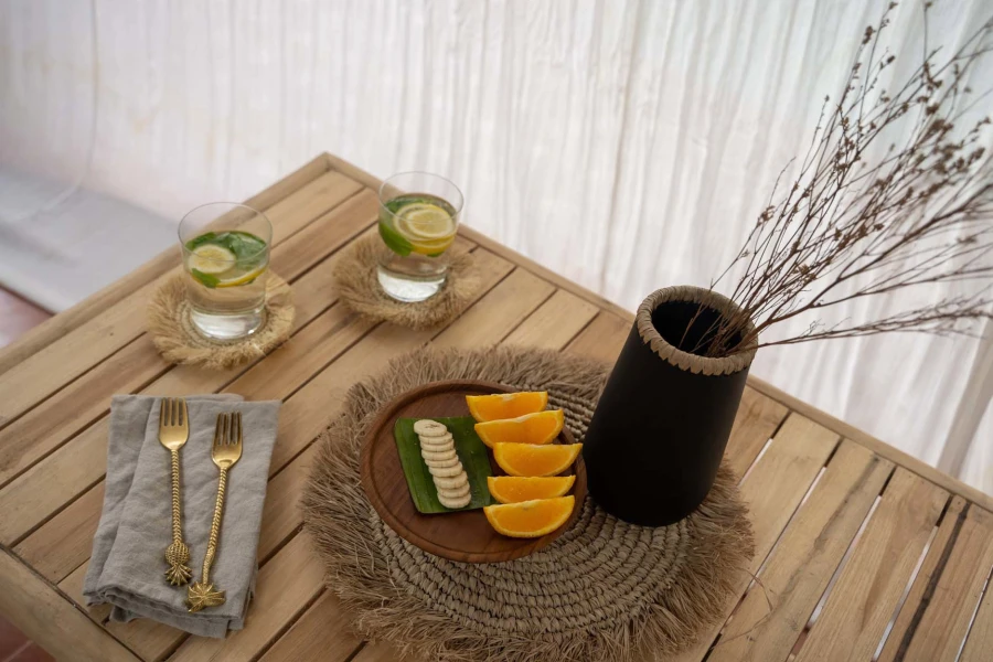 3-the-seagrass-raffia-placemat-natural.jpg