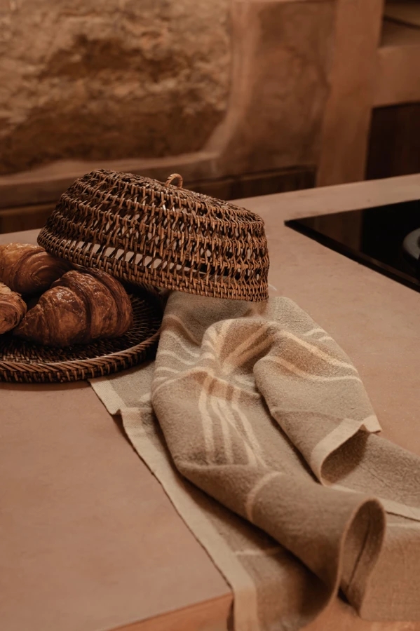 8-the-rattan-food-cover-natural-brown-l.jpg