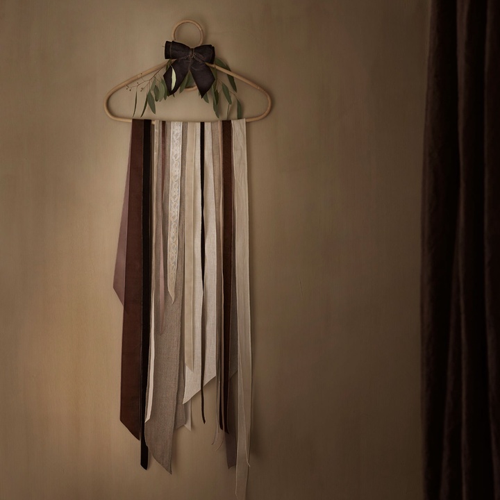 winter26_velbow-s-wine_ribbon-lace-cream_ribbon-vel5-wine_ribbon-lin8-nature_ribbon-lin8-cream_ribbon-vel03-mocca_ribbon-vel03-wine_ribbon-vel1-wine_ribbon-vel03-sand.jpg__720x720_q95_crop_subsampling-2_.jpg
