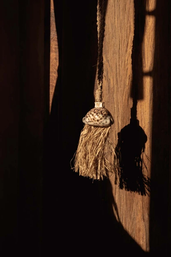 1-the-raffia-lupina-tassel-natural.jpg