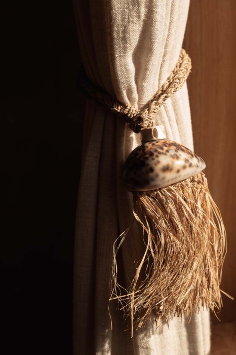 2-the-raffia-lupina-tassel-natural.jpg