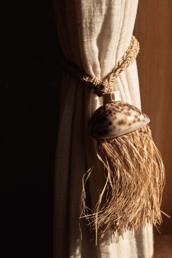 2-the-raffia-lupina-tassel-natural.jpg