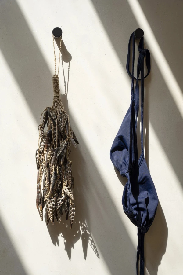 1-the-unicorn-shell-tassel-brown.jpg