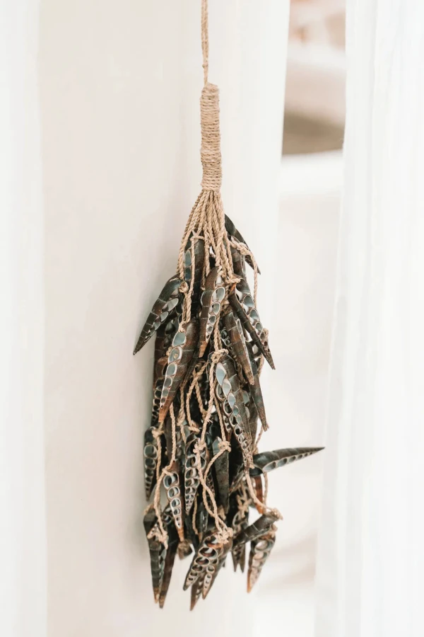 3-the-unicorn-shell-tassel-brown.jpg