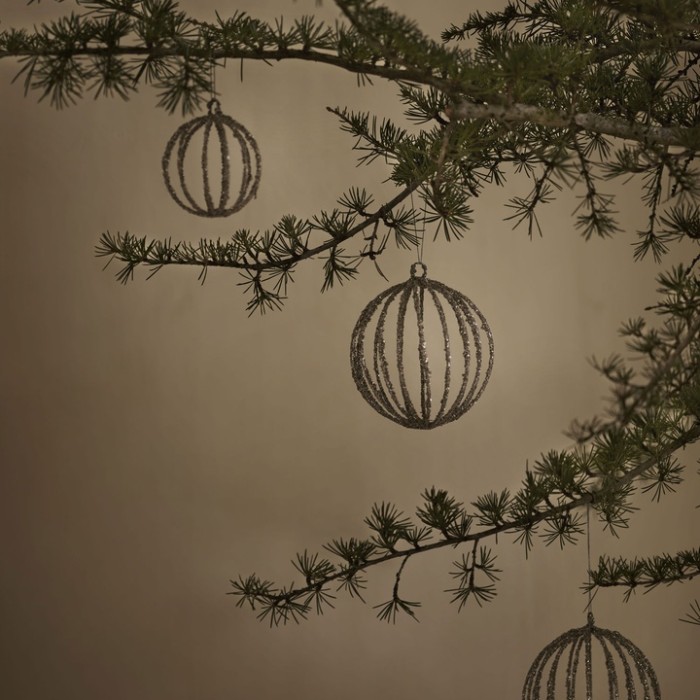 winter26_dustglobe-m_dustglobe-s.jpg__720x720_q95_crop_subsampling-2_upscale.jpg