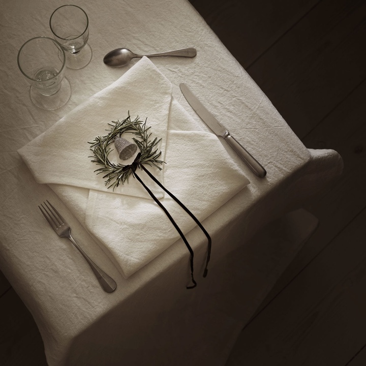 winter26_fraynapkin-cream_fraytable360-cream_dustbell-s-4z_ribbon-vel03-mocca_glwine.jpg__720x720_q95_crop_subsampling-2_upscale.jpg